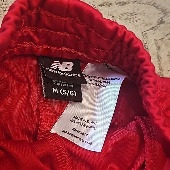 Red athletic shorts New Balance size M 5/6 - Picture 5 of 7